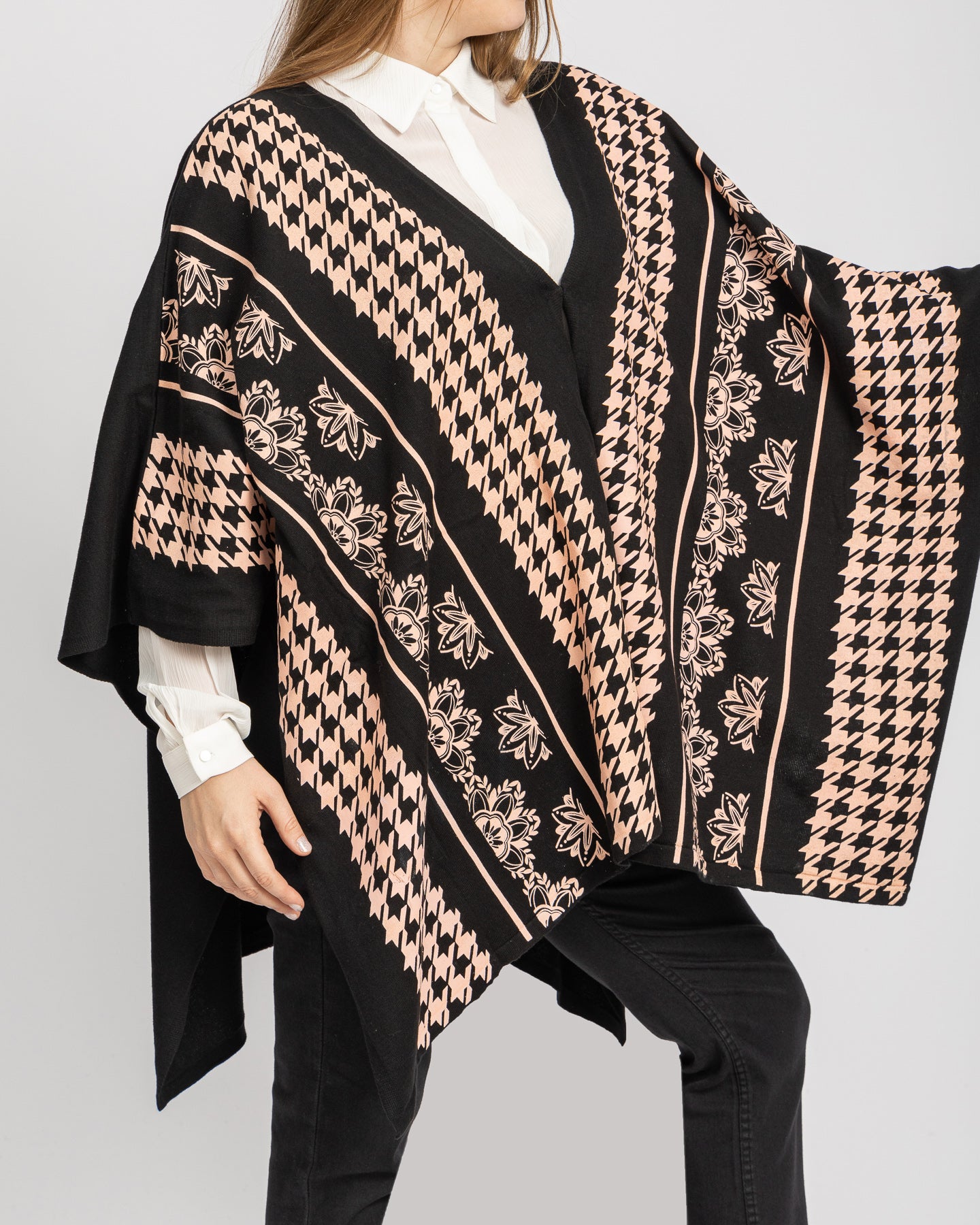 One size knitwear poncho