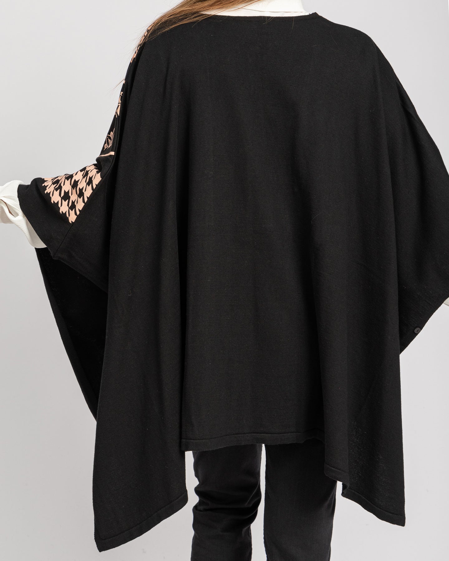One size knitwear poncho