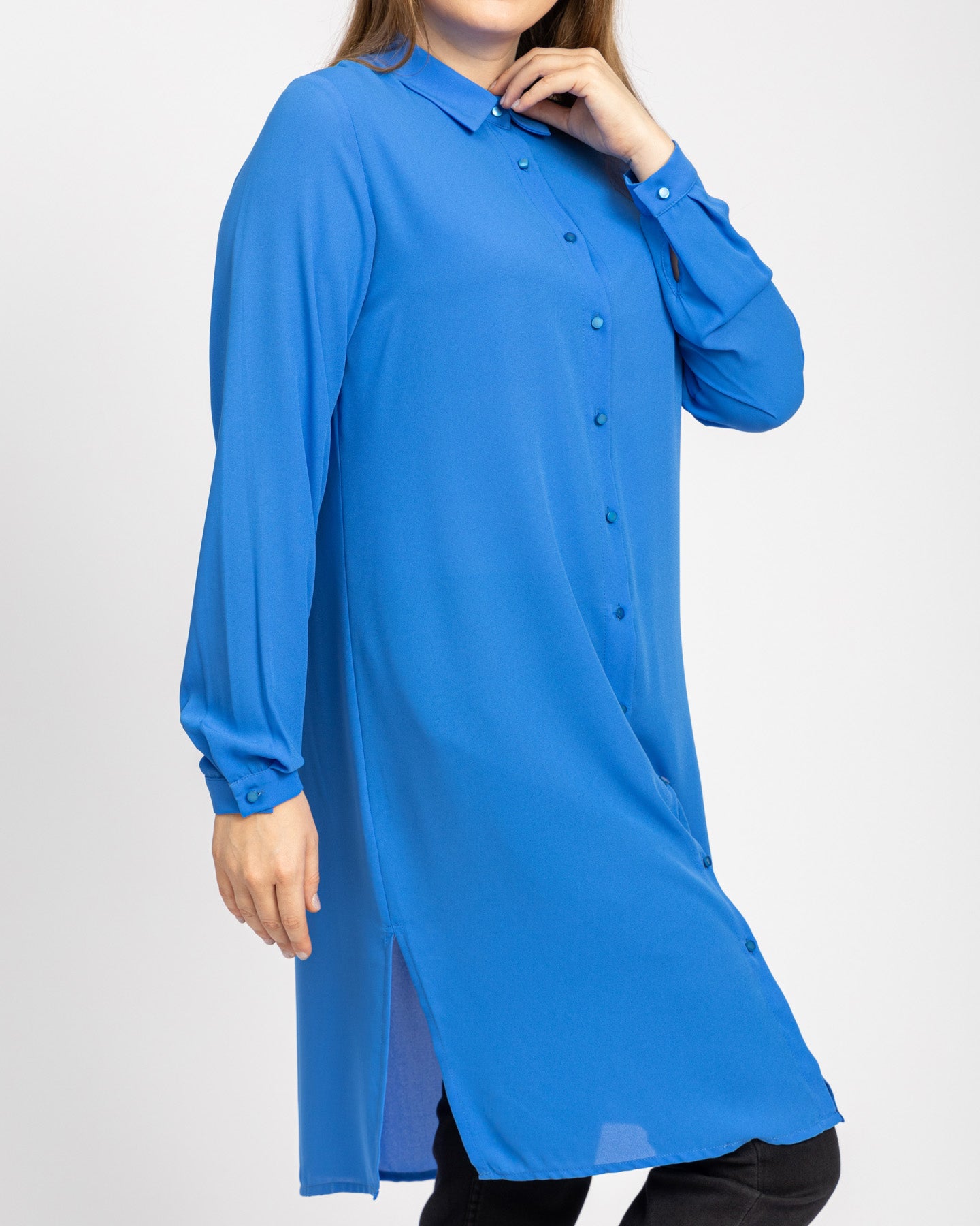 BASIC LONG CREPE CHIFFON SHIRT WITH HIDDEN PLACKET AND SIDE SLITS