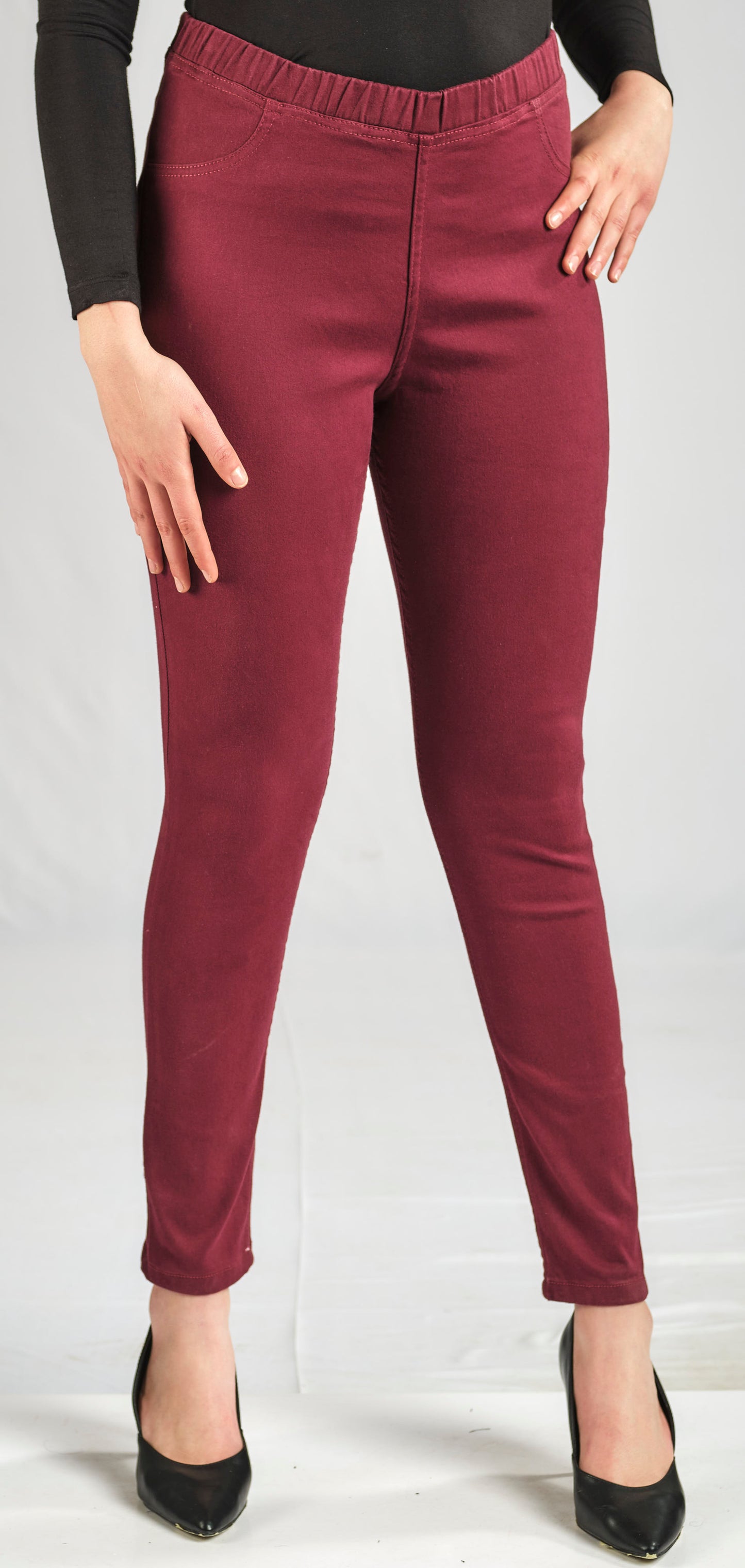 GABARDINE LEGGINGS MADE FROM FINE COTTON AND ELASTIN WITH AN ELASTIC WAIST FOR EXTRA COMFORT